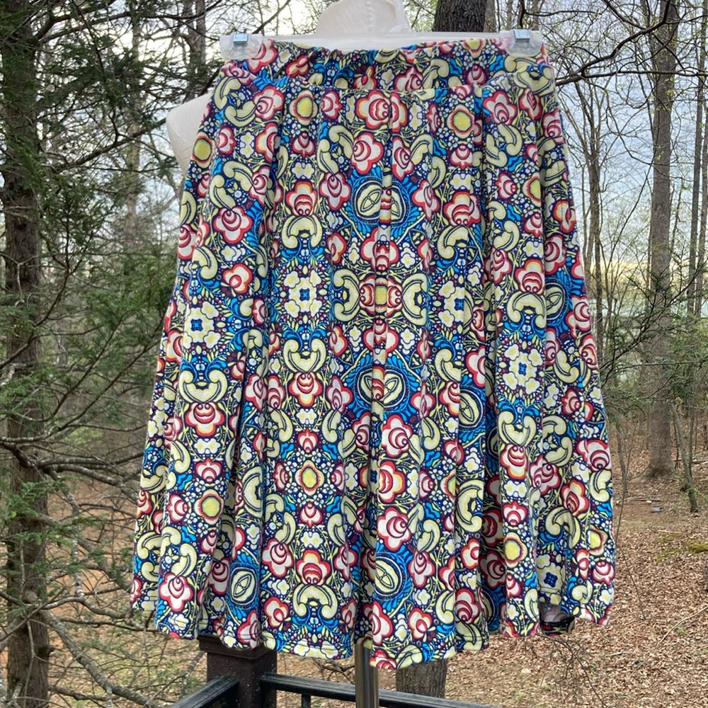 LuLaRoe colorful (blue/yellow/pink) patterned women's skirt w/pockets sz. S